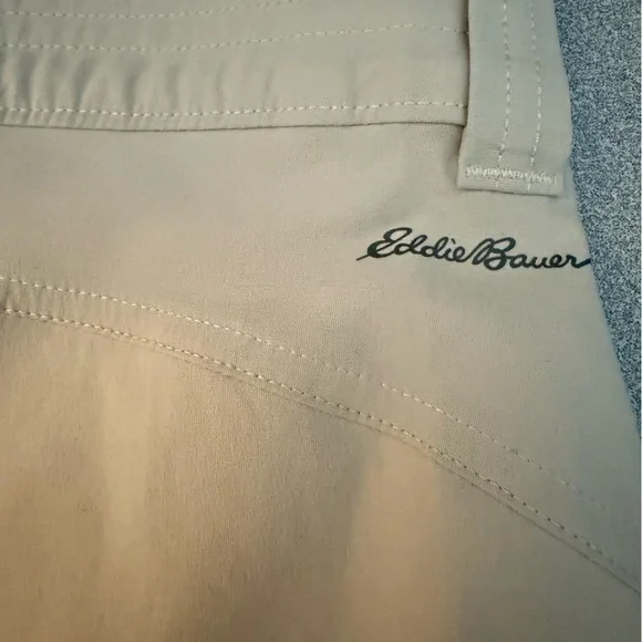 Eddie Bauer Light khaki High-Waist Women’s Cargo Shorts NWOT - Picture 8 of 10